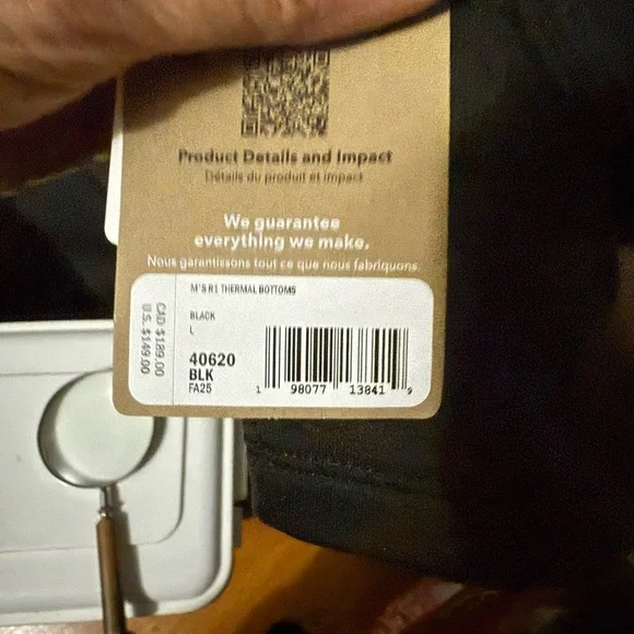 Patagonia Men's Black Ski & Snowboard Jacket - Picture 11 of 11